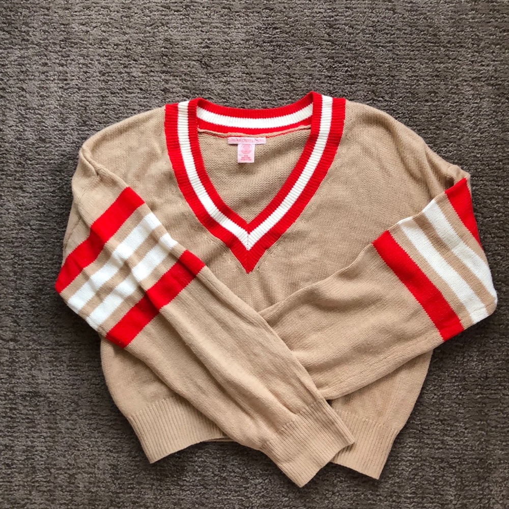 URBAN OUTFITTERS V-neck sweater. SIZE M